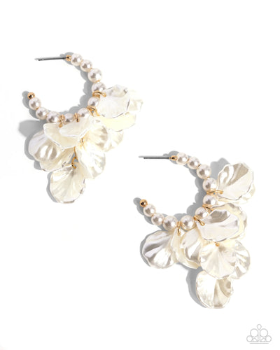 Frilly Feature - Gold - Earring
