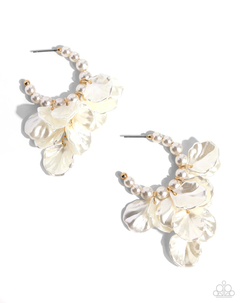 Frilly Feature - Gold - Earring